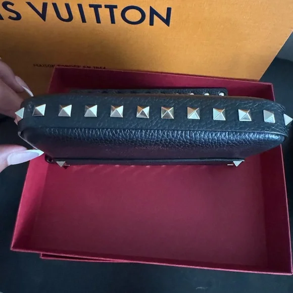 Valentino Garavani Black Rockstud Crossbody Bag - Picture 4 of 5